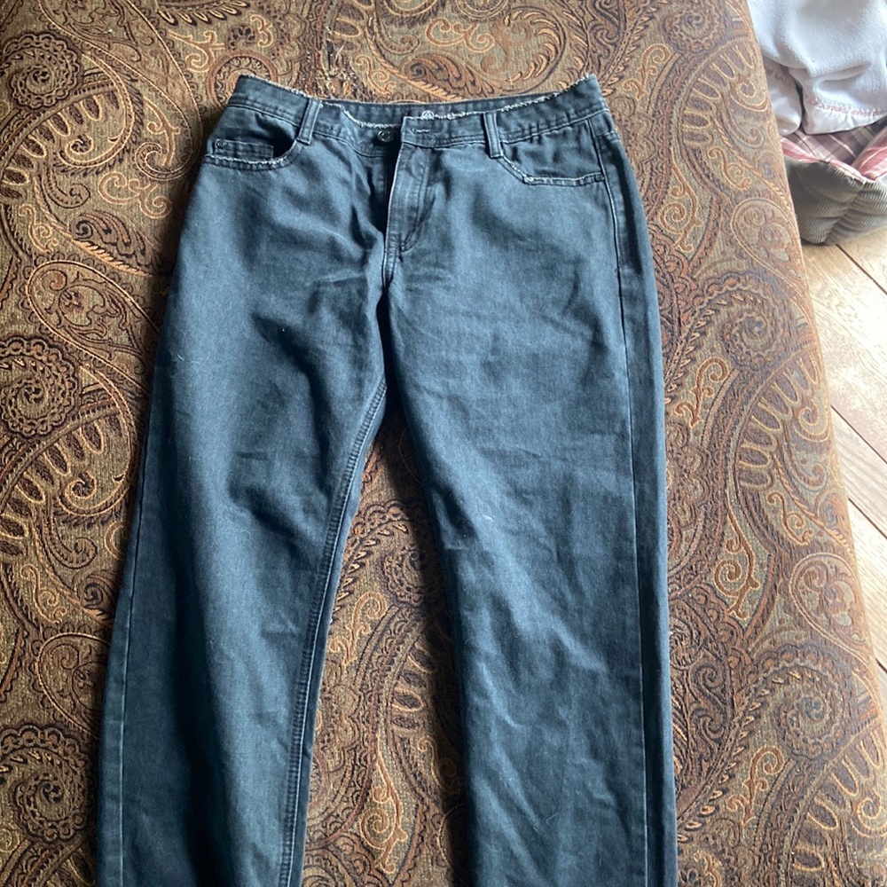 Size Us 6. Faded black color.